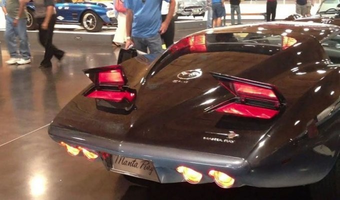 Всплывающие задние фонари на концепте Corvette 60-х годов (3 фото + 1 видео)