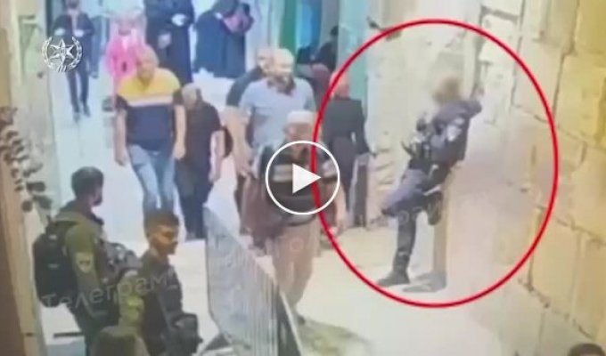 Женщина с ножом напала на полицейского в Иерусалиме