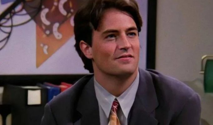 Matthew Perry is 55 years old: the best photos of the star of the series "Friends", who left too early (20 photos)