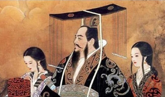 How Chinese Emperor Qin Shi Huang escaped death around a pole (5 photos)