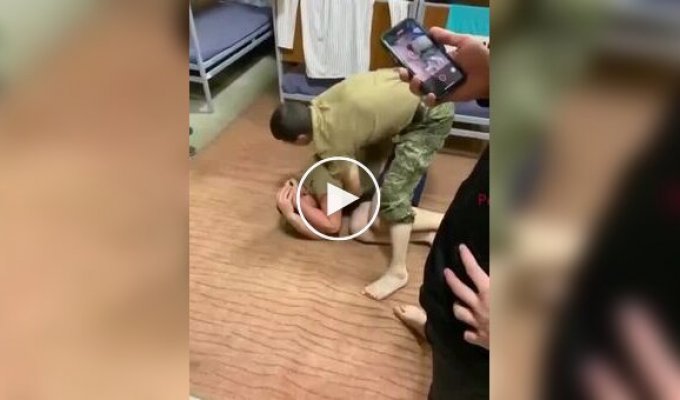 Российские срочники с Кавказа избивают в казарме коллегу-россиянина