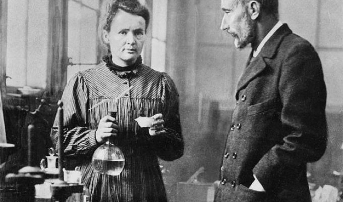 К личным вещам Марии Кюри нельзя прикасаться ещё 1500 лет из-за высочайшей радиации (5 фото)