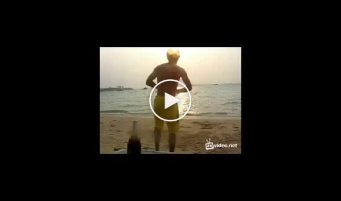Гимнаст на пляже