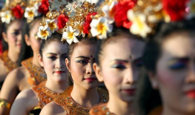 Индусы на Бали готовятся ко Дню Тишины Ньепи (14 фото)