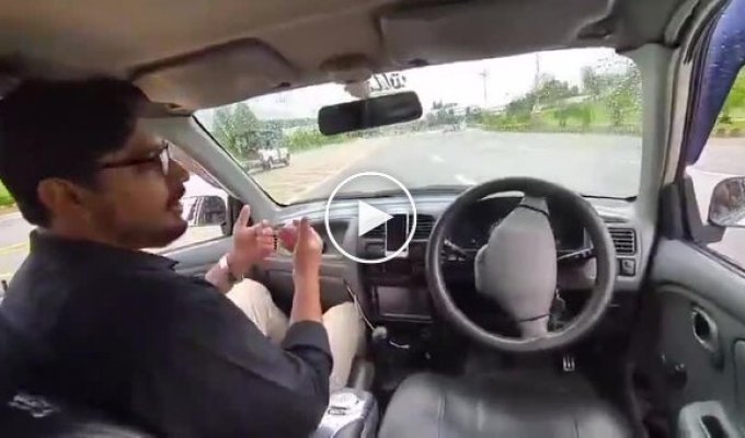 A blogger made an autopilot for a car, but something went wrong during a test drive