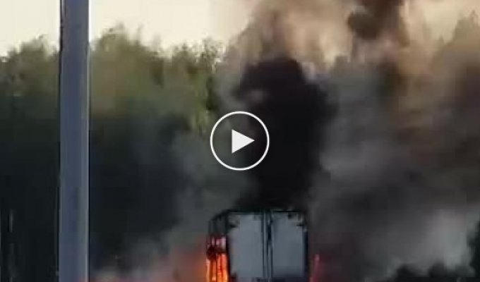 «Газель» взорвалась на трассе в Тюменской области