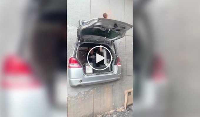 Кофейня, где автомобиль стал частью интерьера