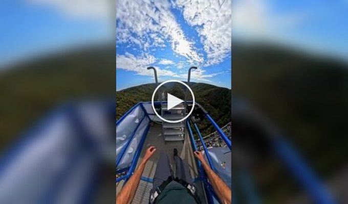 Стрибок з одного з найвищих автомобільних мостів у США