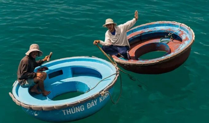 How greed made the Vietnamese swim in baskets (5 photos)