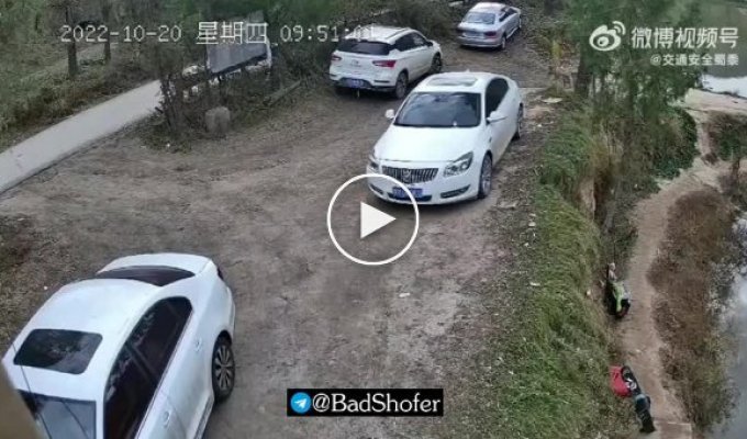 Китайский автомобиль который умеет показывать фокусы