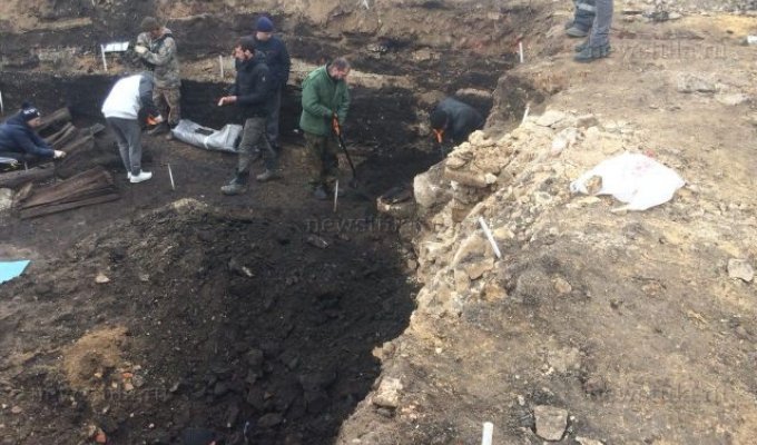 В Туле обнаружили 30 гробов с останками XVIII века (9 фото + видео)