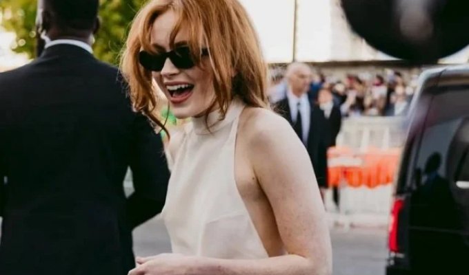 Сэди Синк на показе Prada в Милане: красавица покоряет мировые новости (7 фото + 3 видео)