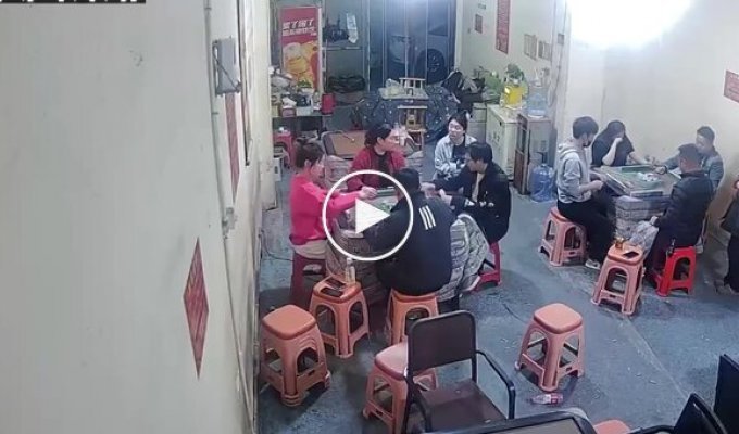 На любительнице настольных игр вспыхнула одежда