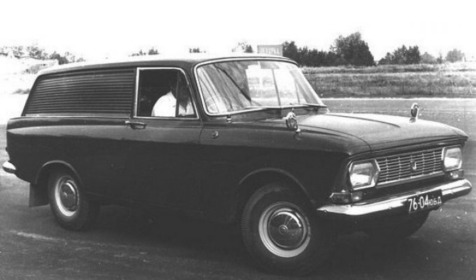 Кто ездил в СССР на автомобилях с правым рулем (2 фото)