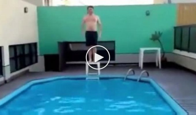 Трюк у бассейна