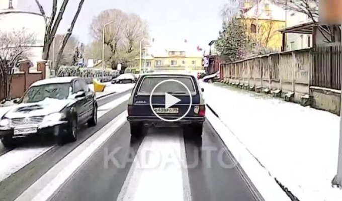 Кёрлинг на дороге небольшое ДТП из Калининграда