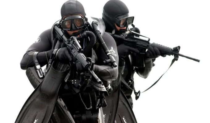 Navy SEALs: One Strike, Total Decimation! (28 Photos)