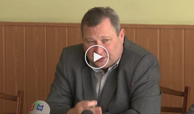 Директора КП Запорожэлектротранс облили зелёнкой на работе