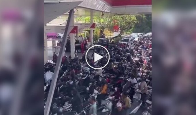 Bali runs out of gas — massive queues at filling stations