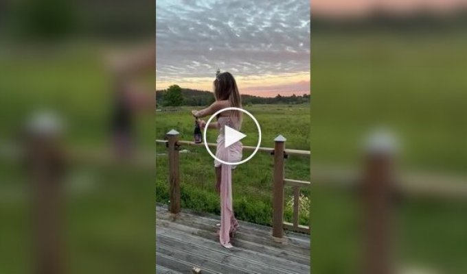Девушка решила эффектно открыть шампанское