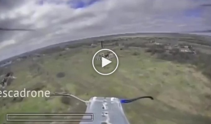 Ukrainian FPV drone flies directly into a house with 5 Wagnerians