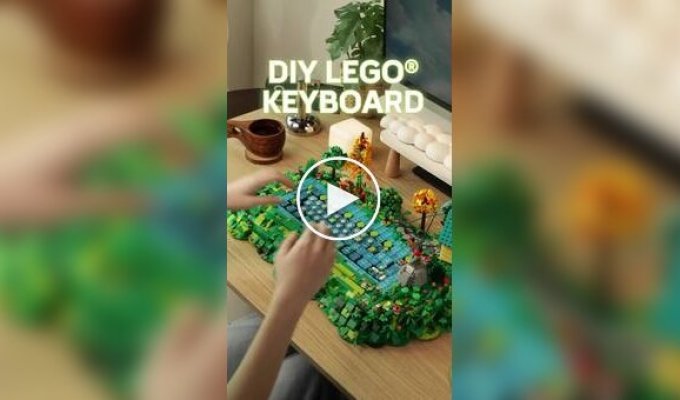 Красочная клавиатура из конструктора LEGO