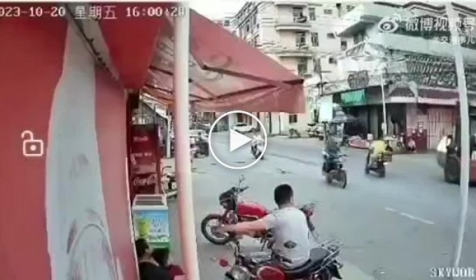Girls on a motorcycle were miraculously not crushed by metal coils in China: video
