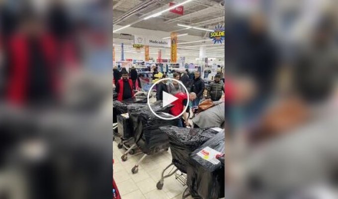 French Auchan began selling “Mystery carts”