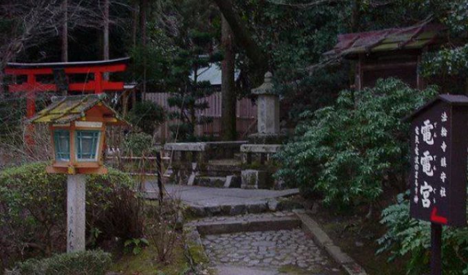 A temple for programmers (3 photos)