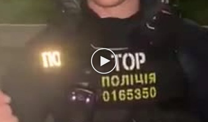 В Украине женщина устроила скандал полицейскому, который говорил с ней на русском языке