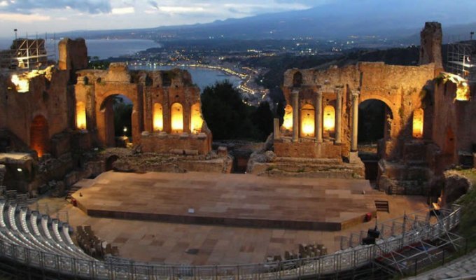 10 удивительных древних театров, которые вы можете посмотреть (11 фото)