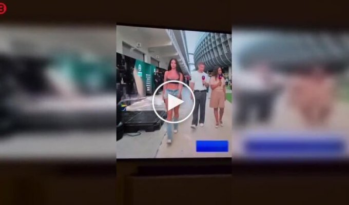 Formula 1 cameraman Switched the camera to a passerby during a live broadcast
