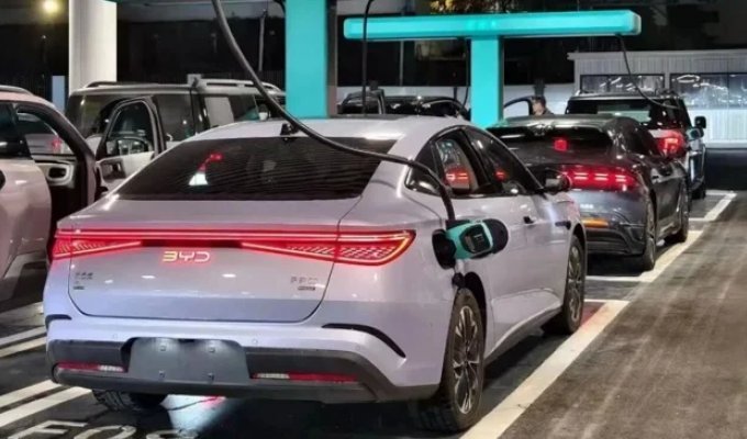 BYD тестирует зарядки на 1500 кВт (3 фото)