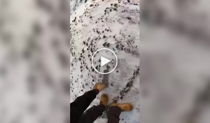 Полярник в Антарктиде оставил носок в снегу, и тот превратился в бумеранг