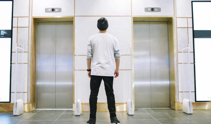 Странная деталь японских лифтов: такого нет больше нигде в мире (3 фото)