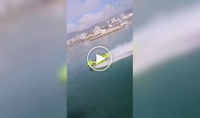 Lamborghini watercraft rammed a tourist boat