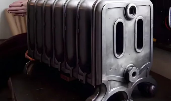 Парень собрал ПК внутри батареи (4 фото + 1 видео)