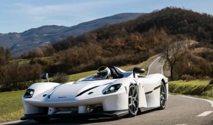 A Unique Single-Seater Sports Car from Dallara Will Be Auctioned (23 photos)