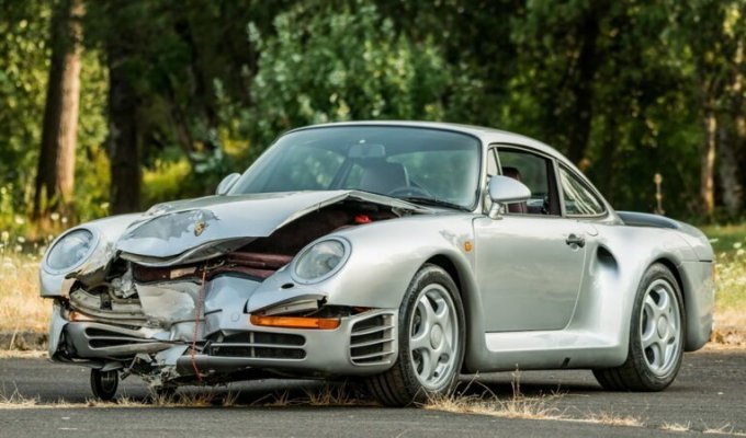 Разбитый при транспортировке Porsche 959 все же умудрились продать (12 фото)