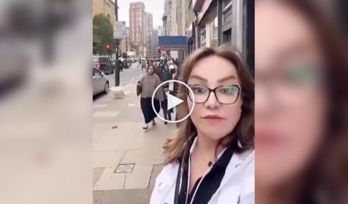 Жінка в шоці від побаченого на вулицях Лондона