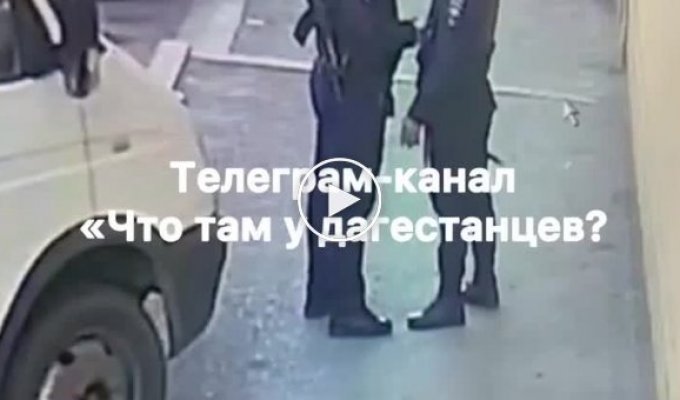 Неловкая драка полицейских в Дагестане