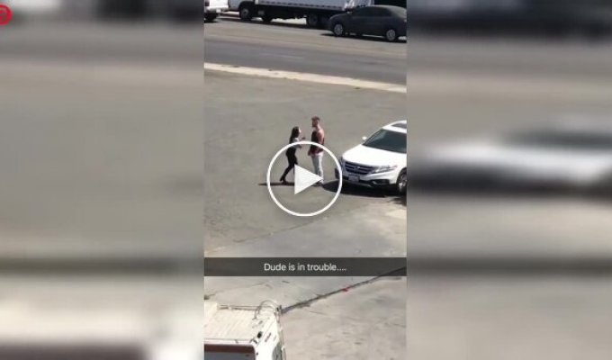 Screaming, Phone, and Kisses: A Passionate Moment on the Street