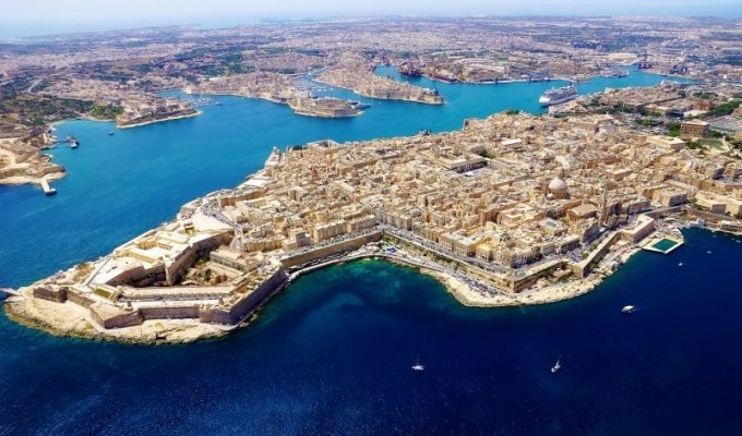 Malta authorities allowed 16-year-olds to run for mayor (3 photos)