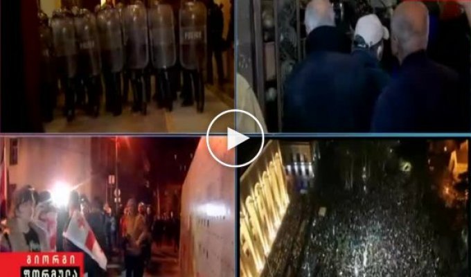 В Тбилиси активисты ломают ворота во двор парламента Грузии, полиция применяет слезоточивый газ