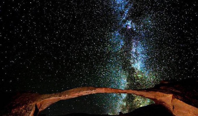 Млечный путь над пустыней (13 фото)