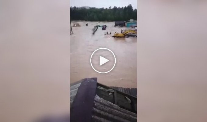 В Челябинской области РФ на Киалимском водохранилище прорвало дамбу