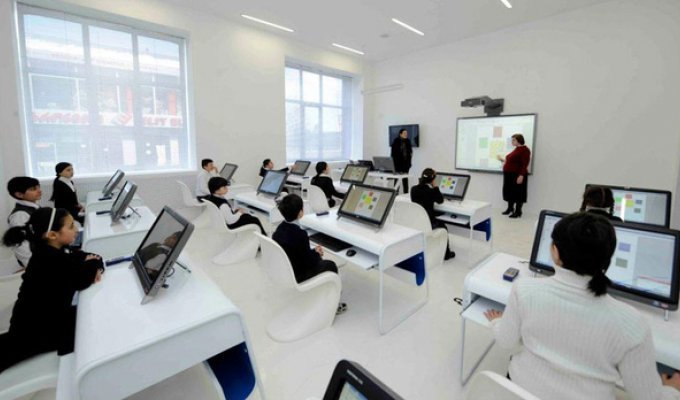 Компьютерный класс в Грузии (3 фото)