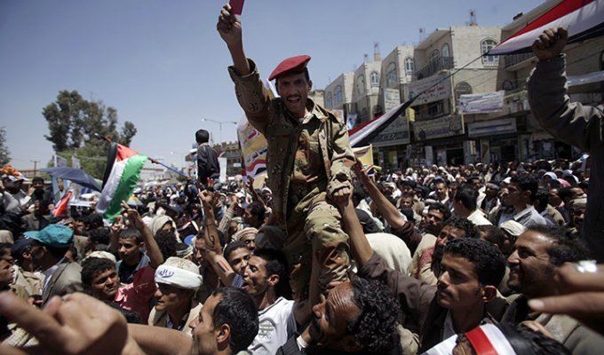 Антиправительственные демонстрации в Йемене (11 фото)