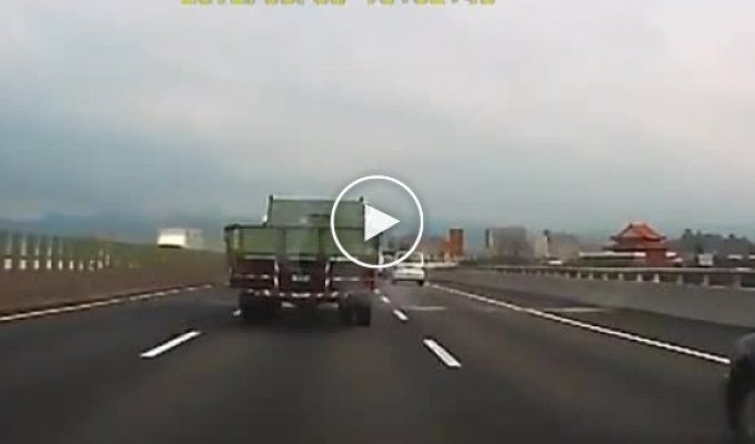 Китайский учитель на грузовике