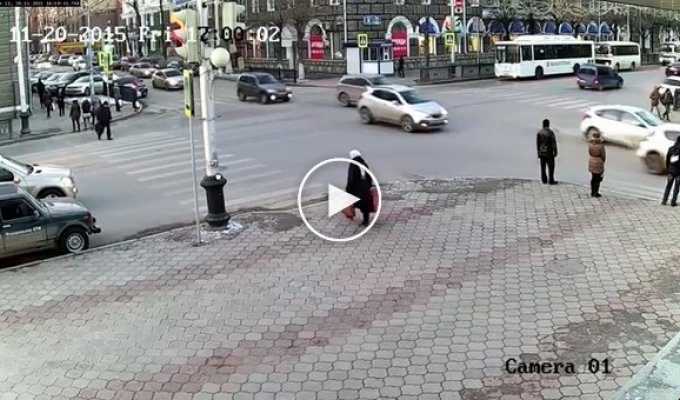 Автоледи, искалечившую пожилую женщину, наказали штрафом в 10 тысяч рублей